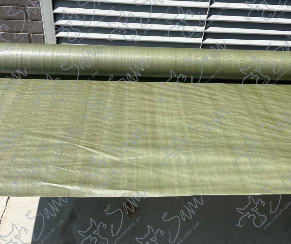CORTINA VERDE EN POLIETILENO DE DOBLE LAMINADO